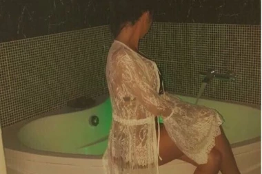 (VIDEO) S*KSI UČESNICA "PAROVA" JURI GOLA PO BEOGRADU!