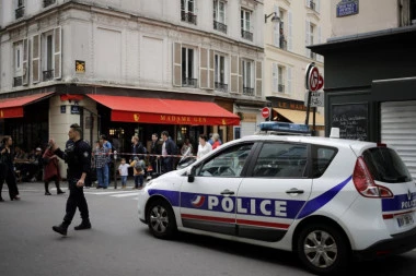 Užasna scena u Parizu: Srpkinju pred ćerkom i majkom udarili u glavu i ostavili je u lokvi krvi, policija nije htela da izađe na lice mesta