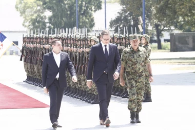 BRITANCI PRENELI VUČIĆEVU IZJAVU: Evo šta Rojters piše o najavi vraćanja vojnog roka