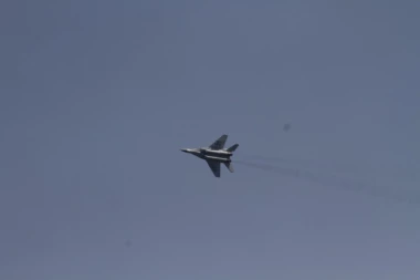 SRPSKI BORBENI AVIONI IZNAD KOSOVA! Migovi nadleću administrativni prelaz Jarinje! (VIDEO)