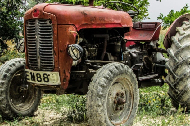 Dva prevrtanja traktora i dve smrti, jedna kod Blaca, druga kod Kuršumlije!