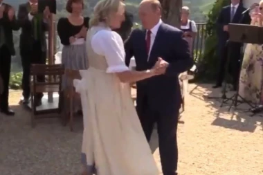 (VIDEO) GDE GOD SE POJAVI, ON JE ZVEZDA: Evo kako Putin pleše sa austrijskom ministarkom!