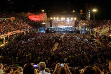 BESPLATNA NOĆ MUZIKE  "Karmina Burana" pod otvorenim nebom