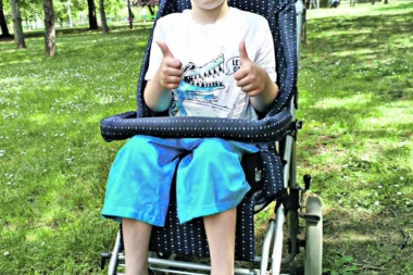 Pomozimo da Dimitrije opet prohoda: ĐAK PRVAK ZBOG TEŠKE BOLESTI NE MOŽE U ŠKOLU