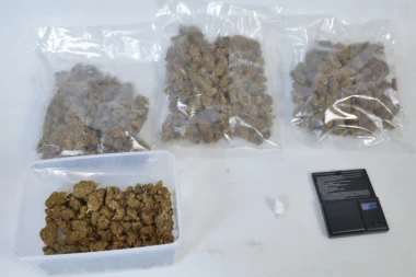 Uhapšen diler u Čačku: Policija zaplenila više od pola kila marihuane