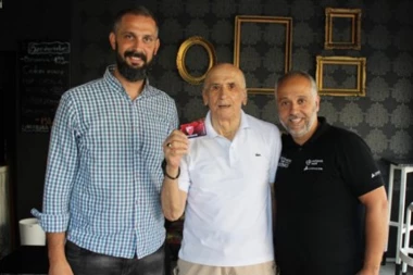 ODANOST KLUBU: Zvezda, Čika Miša i višedecenijska vernost!