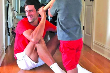 GLUMI  KONJA, a klinci ga jašu!