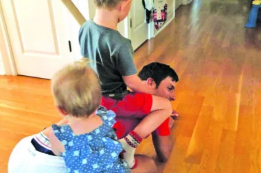 (FOTO) Stefan Đoković i Rodžerovi klinci zajedno u "provodu"