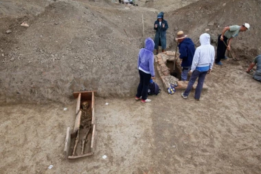 SENZACIONALNO OTKRIĆE NAŠIH ARHEOLOGA: Rimski sarkofazi pronađeni u Braničevu!