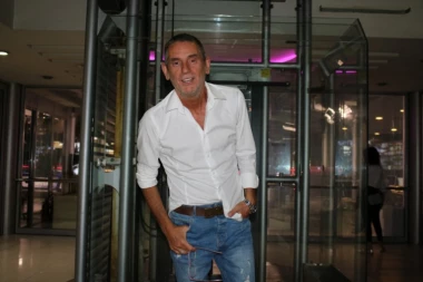 (VIDEO) PIPKAO JE PO GUZI: Lepi Mića DO'VATIO OVU ZADRUGARKU!