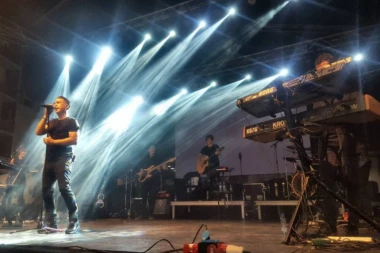 Joksimović otvorio "Roštiljijadu" spektaklom pred 100.000 ljudi