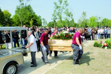 (FOTO) POSLEDNJE ZBOGOM NOVINARU ŽELJKU CVIJANOVIĆU