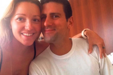 (FOTO) TURNIRI SU IM U KRVI: Uskrs u domu Đokovića i takmičenje u tucanju