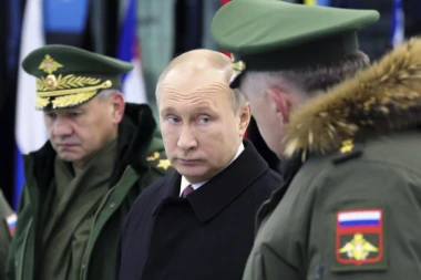 NATO OPSEDNUT PUTINOM: Umislili da Rusija hoće VELIKI RAT!