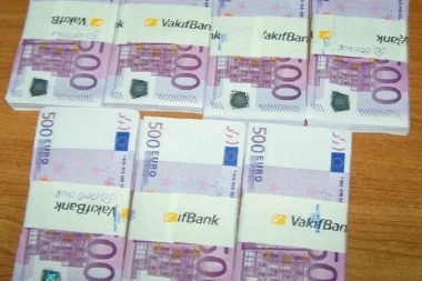 Prijavio je samo 500 evra, a onda su carinici krenuli sa pretresom i pronašli kamaru para