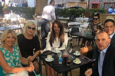 MINISTARSKI SELFI: Čelnici Vlade dali sebi malo oduška