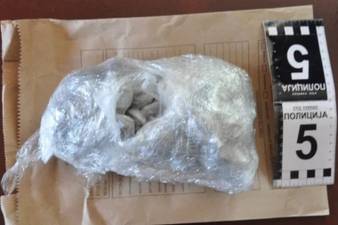 Haos u Valjevu! Diler bežao od policije, pa sejao drogu po gradu!