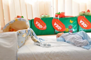 IDEA PODELILA VIŠE OD 350 BEBI PAKETA I SEDAM BLIZANAČKIH KOLICA U AKCIJI MESEC BEBA