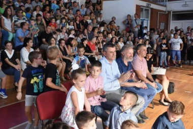 SREĆAN POČETAK SVAKOM ĐAKU PRVAKU