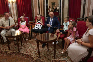 Radojičić: Pomoć porodici Mihajlović, deca su bogatstvo