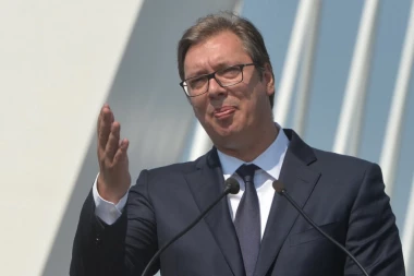 VUČIĆ PROTIVNICIMA: Samo neka nastave da likuju