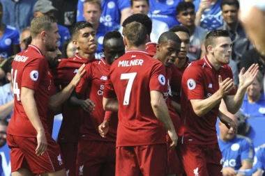 BRITANCI NA NOGAMA: Oko 1000 "delija" stiže na "Enfild"