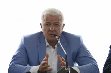 Premijer Crne Gore ŽALI MEKEJNA i zbog toga mu PRETE SMRĆU!