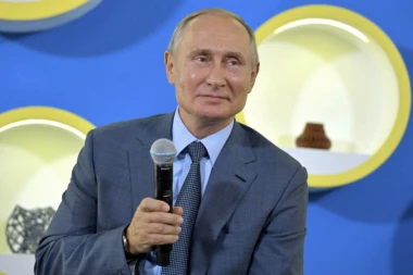 PUTIN KAKVOG NISMO ZNALI: Knjige dotiču moju dušu, a muzika srce!