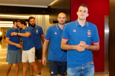 (FOTO) Zagrljaji i osmesi: "Orlovi" šire krila ka Svetskom prvenstvu