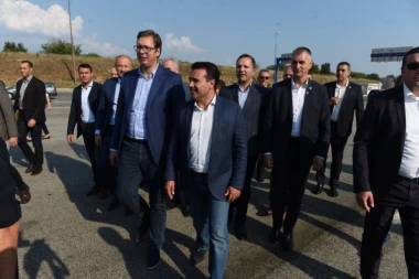 (FOTO) VUČIĆ I ZAEV NA PRELAZU PREŠEVO-TABANOVCE: Najbolji odnosi s Makedonijom, taktičke razmirice manje važne!