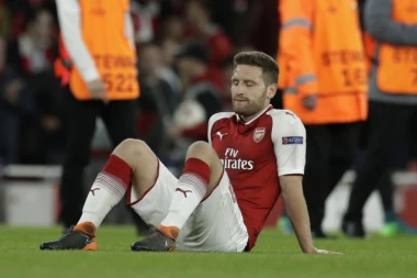 CELA ENGLESKA OSUĐUJE ARSENALOVOG IGRAČA!
