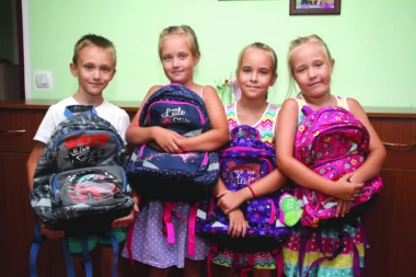SRPSKI TELEGRAF POSETIO DOM SA NAJVIŠE PRVAKA: Kad četvorke kreću u školu cela familija priskače u pomoć