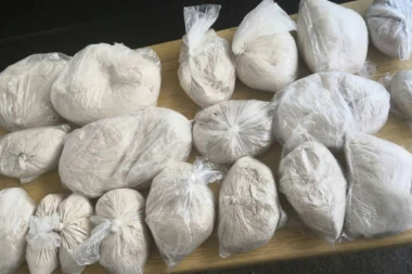 (FOTO) NAŠA POZNATA STARLETA IZA REŠETAKA! Zbog posedovanja 4 kg droge, osuđena na OVOLIKO godina zatvora!