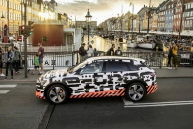 A TEK SU POČELI DA GA PRODAJU: Audi već povlači svoj električni SUV zbog mogućeg rizika od požara