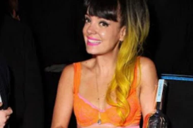 Pevačica SPAVALA SA PROSTITUTKAMA: Razlog će vas rastužiti!