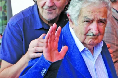 KUSTA SE VRATIO NA LIDO!