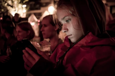 VAŠE DETE IMA PROFIL NA INSTAGRAMU? Evo kako manijaci nagovaraju devojčice da prave eksplicitne fotografije!