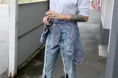 Zadrugarka napadnuta na ulici: Nepoznata devojka vređala Rebeku, pa je udarala!