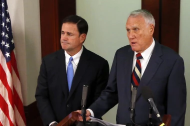 ON ĆE NASLEDITI MEKEJNA: Imenovan novi senator Arizone