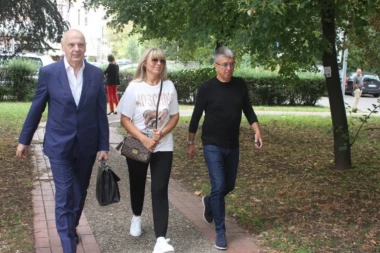 (VIDEO) SAŠA POPOVIĆ I SUZANA STIGLI NA SUD!