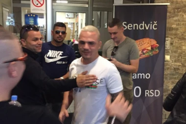 Izvadio budalu: Čolak pokazao polni organ!