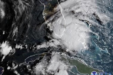 (FOTO) TROPSKA OLUJA STIGLA DO FLORIDE! Životi ljudi UGROŽENI