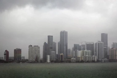 Nova katastrofa pogodila Ameriku: Pored korone i protesta, krenula tropska oluja, počinju evakuacije!