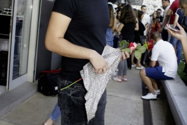 Opadala mu je kosa i sevali su pečati: Adam Đogani objavio novu fotku, niko ne veruje šta sad vidi!