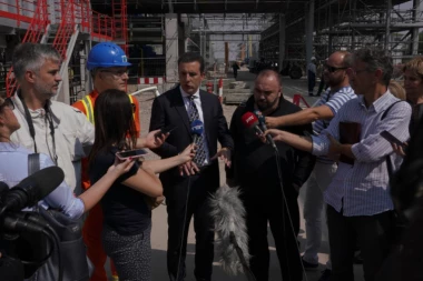 NIS SA USPEHOM RADI NA IZGRADNJI "DUBOKE PRERADE"