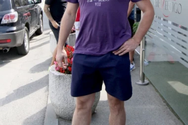 Nemanja NASRNUO na Maju, pa je polivao vodom: OVAKO TE JE PRSKAO MENADŽER SPLAVA, ŠTROKO!