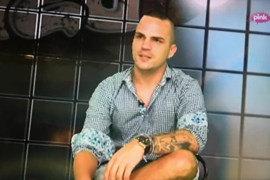 (FOTO) BAJA DO JAJA: Nećete verovati kako izgleda brat Baneta Čolaka, a jedan detalj je svima zapao za oko!