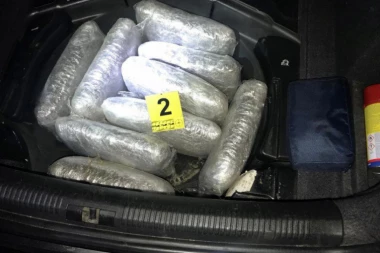 ZAPLENA U SOMBORU: Oduzeto 12 kg marihuane