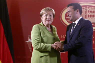 Merkel stigla u posetu Skoplju
