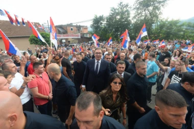 SA PREDESNIKOM NA VEZI: Vučić telefonom pozvao “ženu čudo” iz Petoletke